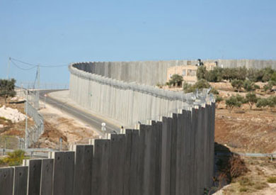الجدار الفاصل